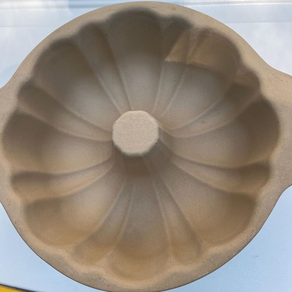 Vintage Pampered Chef Stoneware Bundt Pan Family Heritage Collection